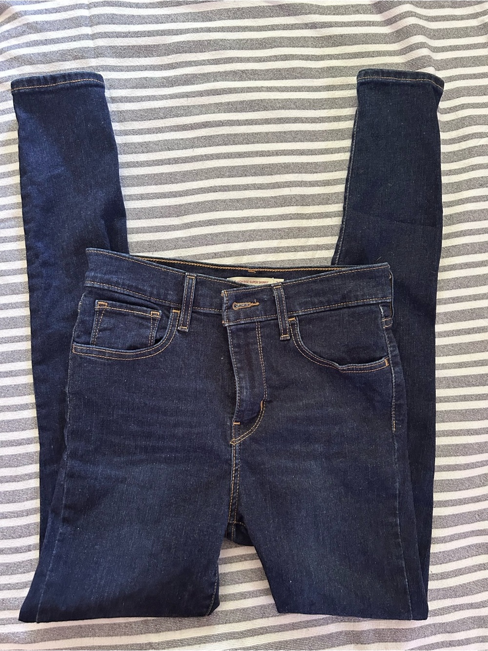 LEVI’S 720 High Rise Super Skinny Dark Blue Women's Skinny Jeans - 27